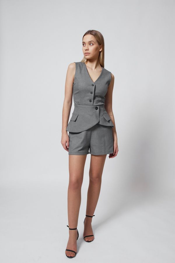 ЖИЛЕТ НА ПУГОВИЦАХ