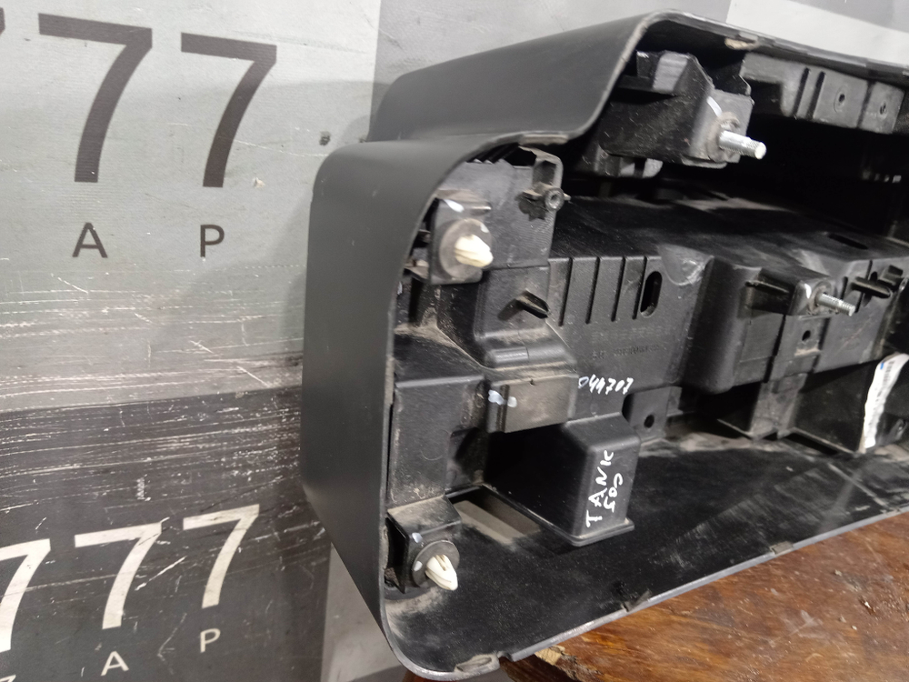 Площадка гос. номера Tank 500 21-нв Б/У Оригинал 2808100XKV3AA