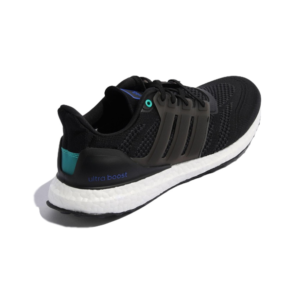 Кроссовки Adidas UltraBoost DNA Cozy Wear 'Resistant Black' GY9824