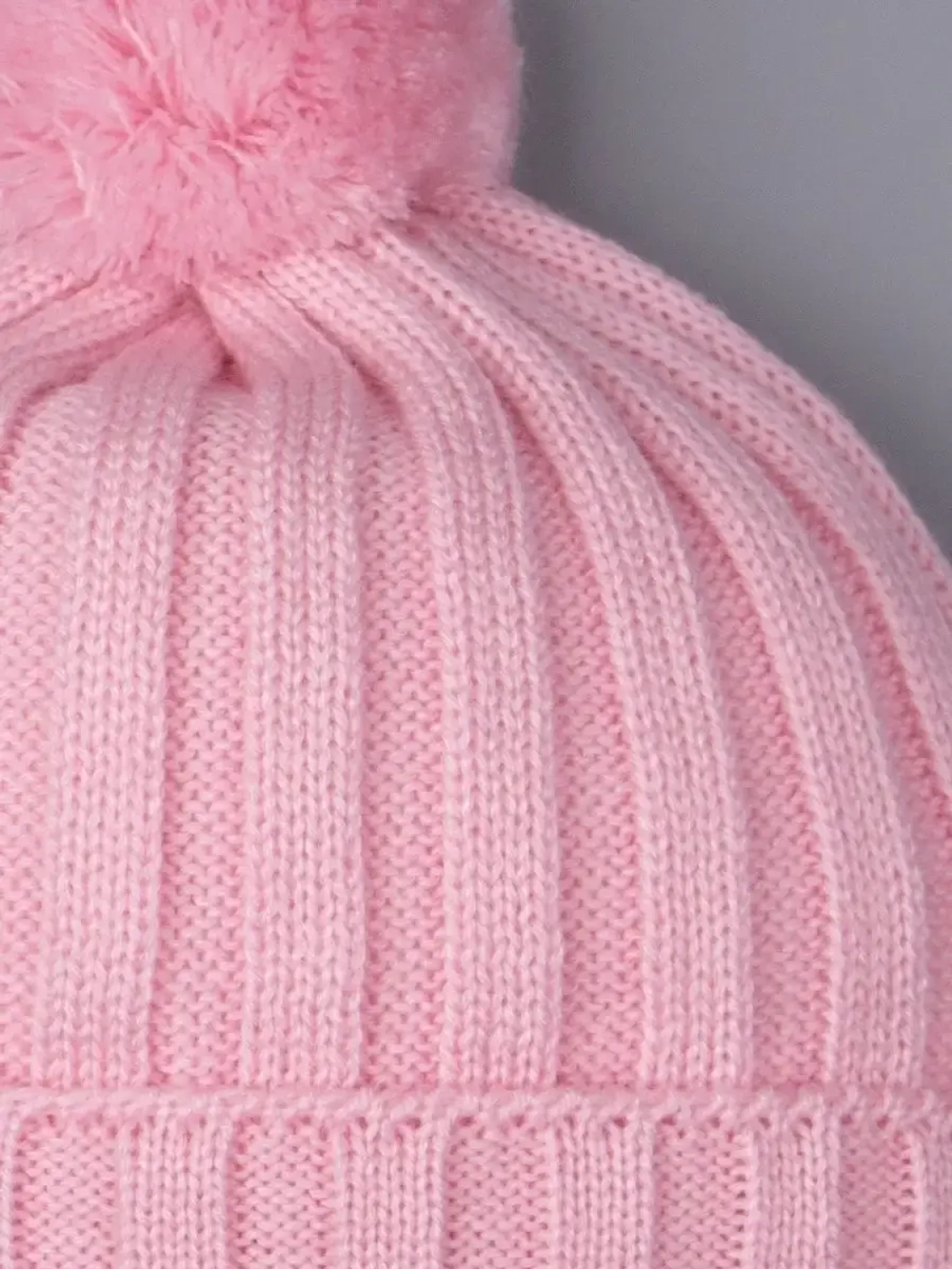 Шапка для девочки осенняя вязаная с помпоном