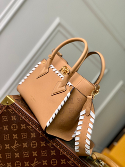 Louis Vuitton On My Side PM
