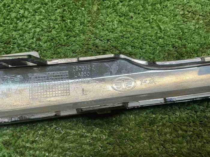 Накладка переднего бампера левая Hongqi HS5 19-нв