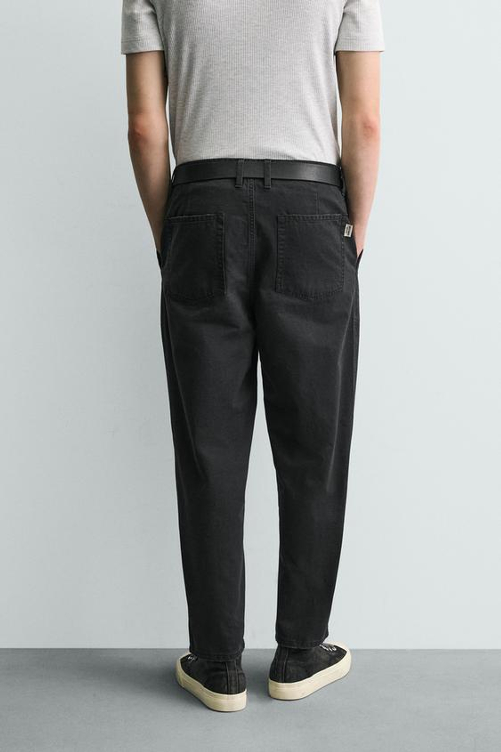 ZARA БРЮКИ CARROT FIT С ЭФФЕКТОМ ПОТЕРТОСТИ, ЧЕРНЫЙ