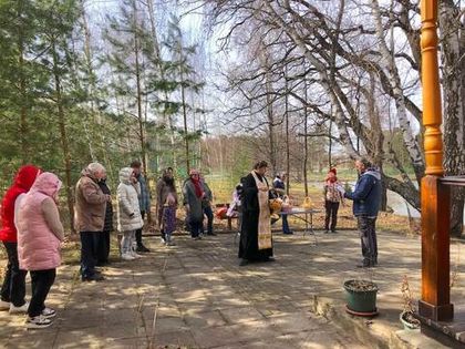 Освящение куличей - фото