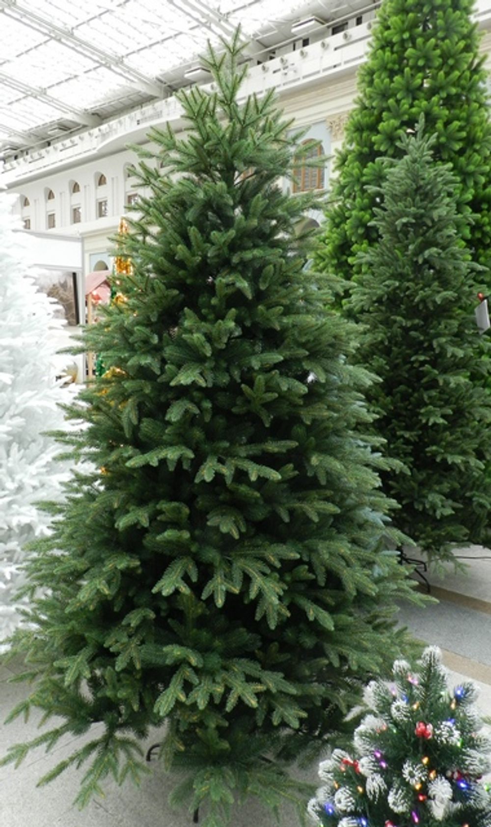 Елка с гирляндой «Эльга» (Литая хвоя) от 1,5 м до 3 м