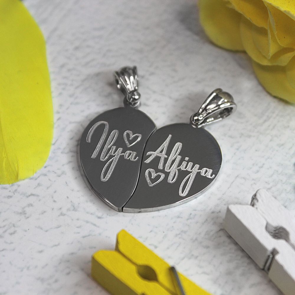 Парные кулоны Две половинки сердца с гравировкой имен на заказ