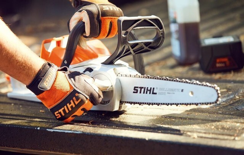 Аккумуляторная мотопила Stihl MSA 140 C-BQ шина 30 см SET (AK30, AL101)