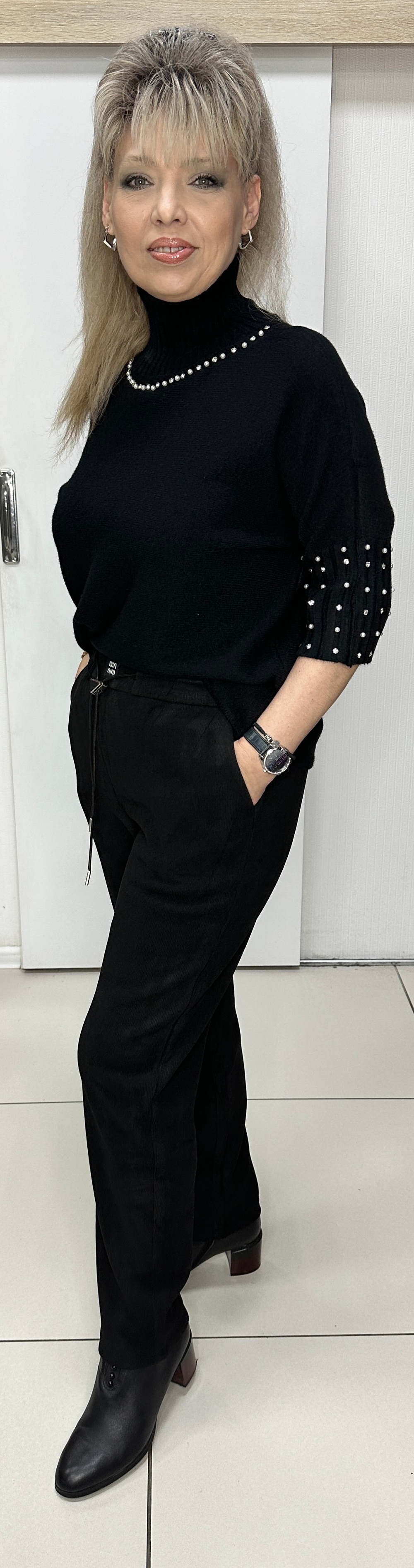 Черные зауженные брюки из микро вельвета на флисе