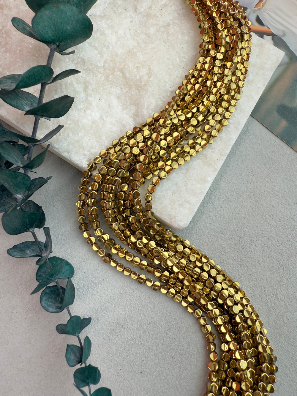 Бусины гематит 4 мм булава, золото, нить 40 см