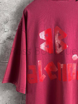 Женская футболка Balenciaga красного цвета с надписью