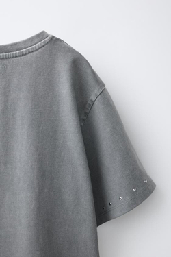 ZARA ФУТБОЛКА С БАХРОМОЙ И ЗАКЛЕПКАМИ, АНТРАЦИТОВО-СЕРЫЙ