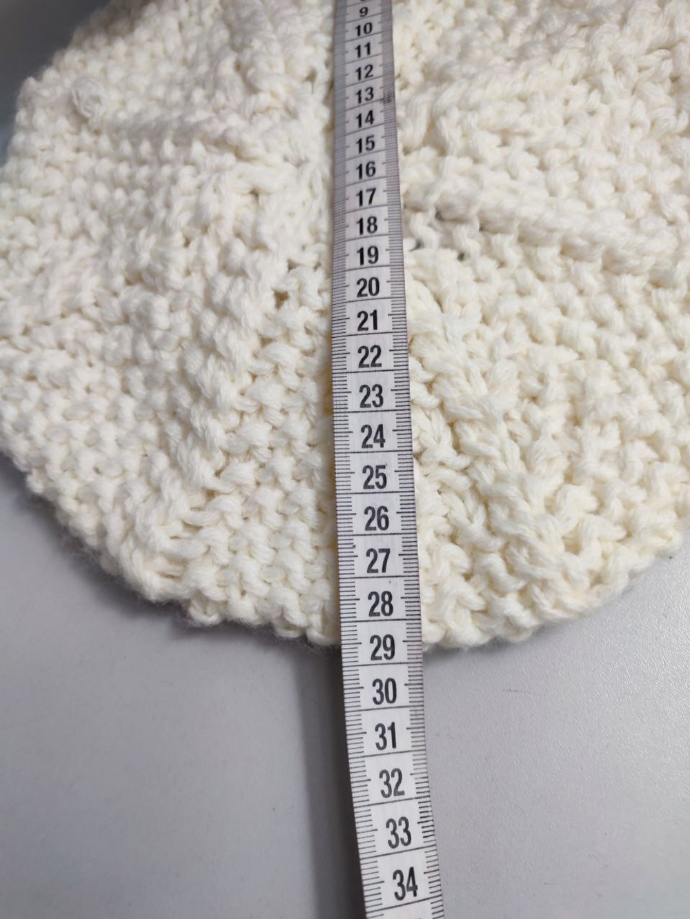 Берет молочный вязаный