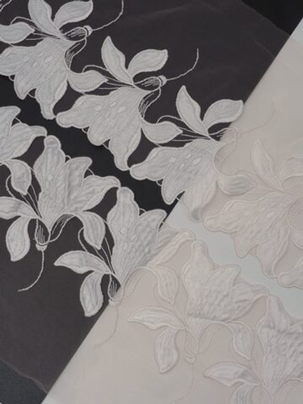 Вышивка на сетке телесная с экрю ширина 19 см ОТРЕЗЫ