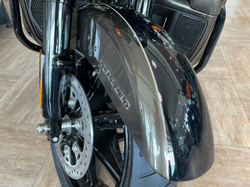 Ultra Limited, Harley-Davidson (FLHTK), 2020 "River Rock Gray / Vivid Black, Black Finish"