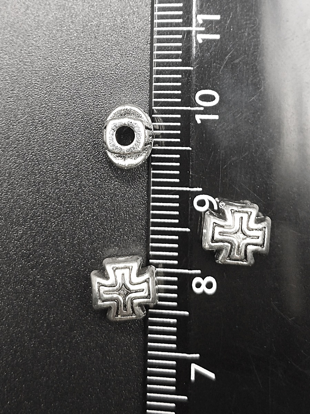 Бусины "Крест" для изготовления бижутерии.