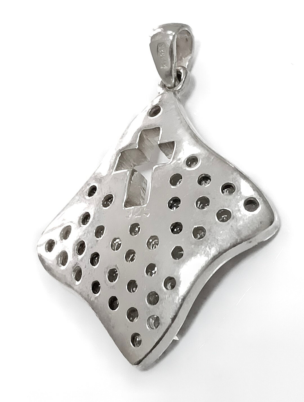 Ювелирная подвеска из серебра