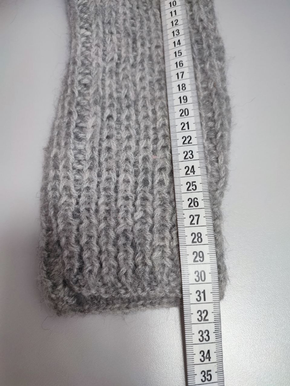 Свитер вязаный шерстяной на 8-9 лет