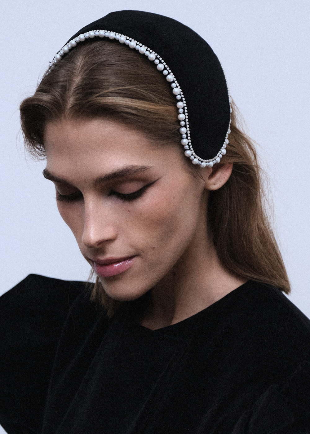 Полушляпка с жемчугом