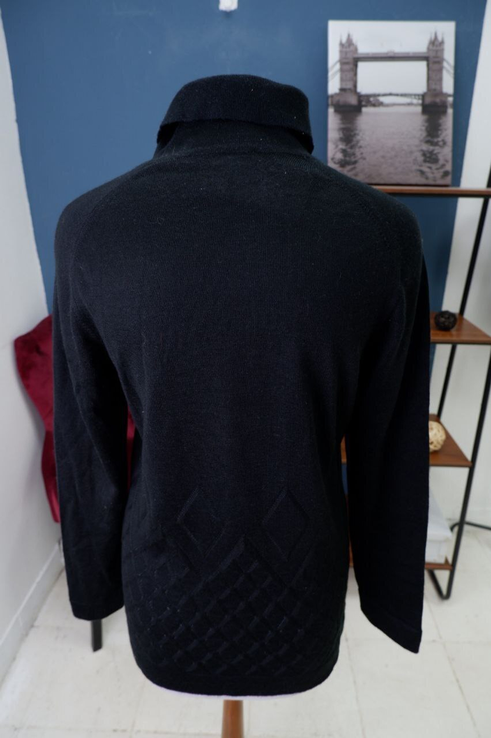 Свитер лаконичный 48 размер