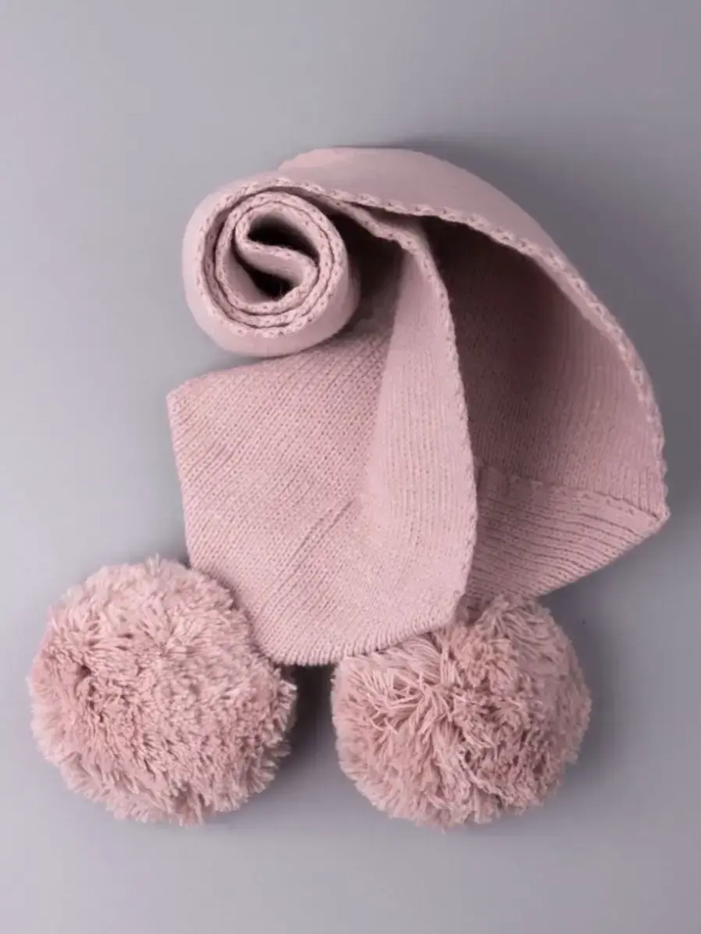 Шарф зимний вязаный с бубонами для девочки