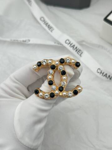 Брошь CHANEL