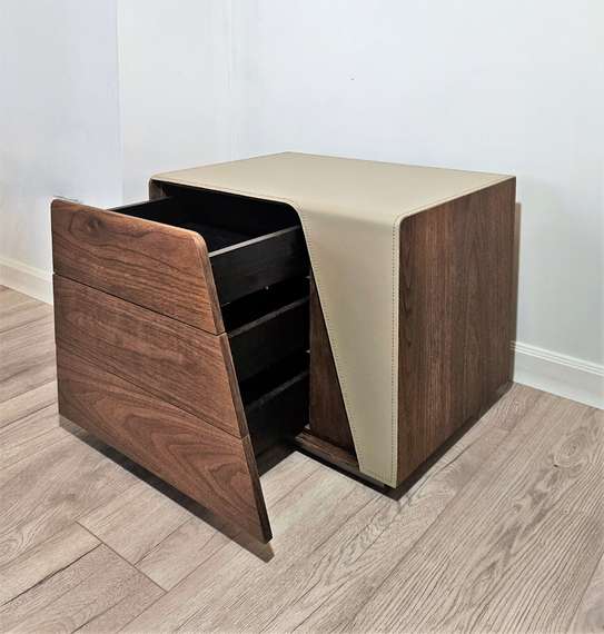 Тумба прикроватная 4554, бежевая экокожа, шпон ореха