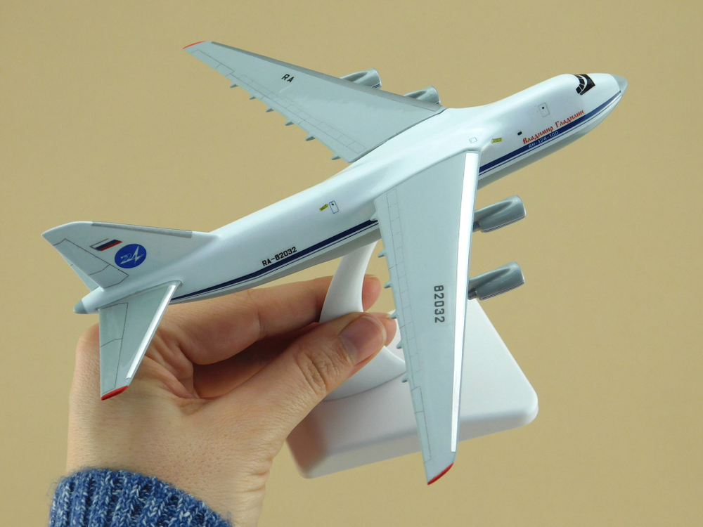 Модель самолета Ан-124-100 (М1:400, ВВС России, RF-82032, Владимир Гладилин)