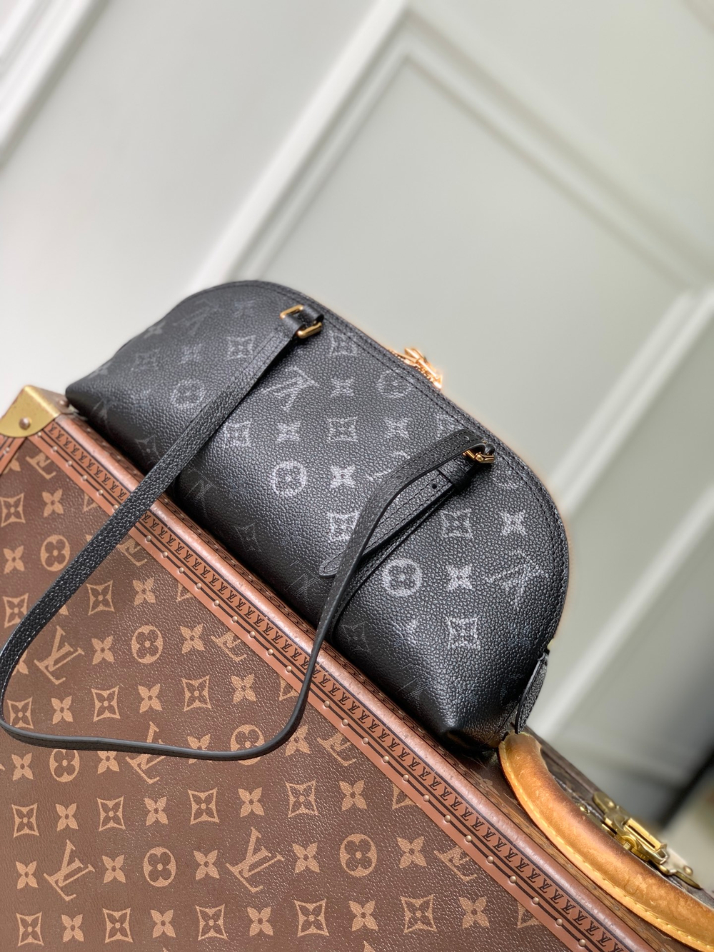 Louis Vuitton Squire East West