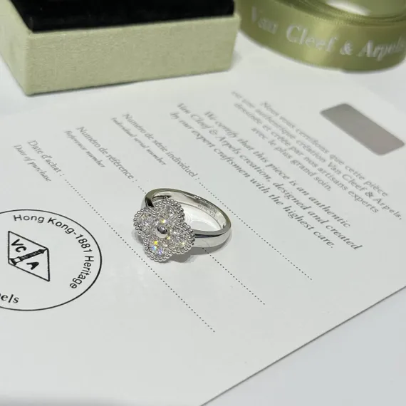 Кольцо Van Cleef & Arpels Alhambra