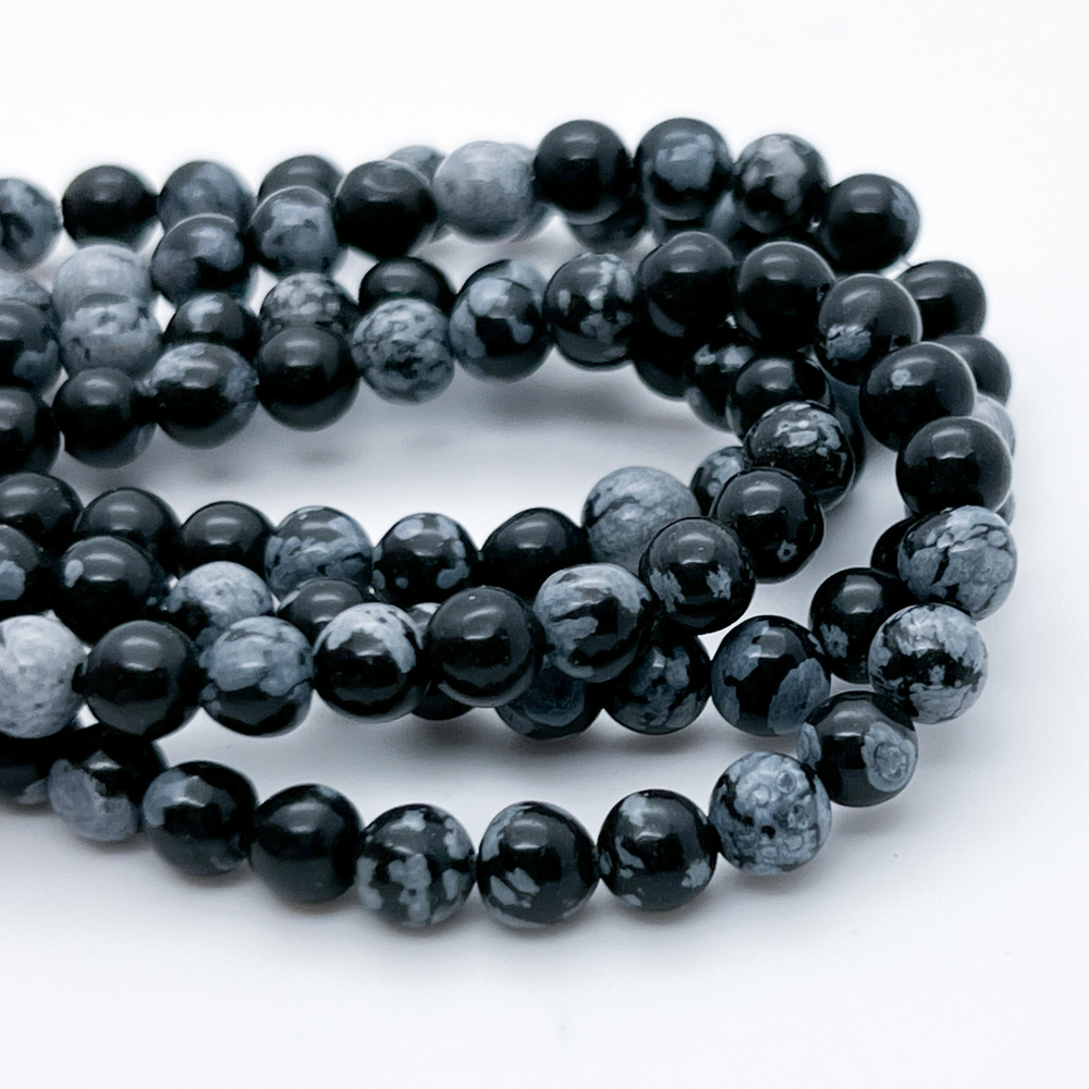 Обсидиан "Снежный" (сорт Б), диаметр 5,7-5,8 мм, цена за 33-34 шт (1/2 нити)