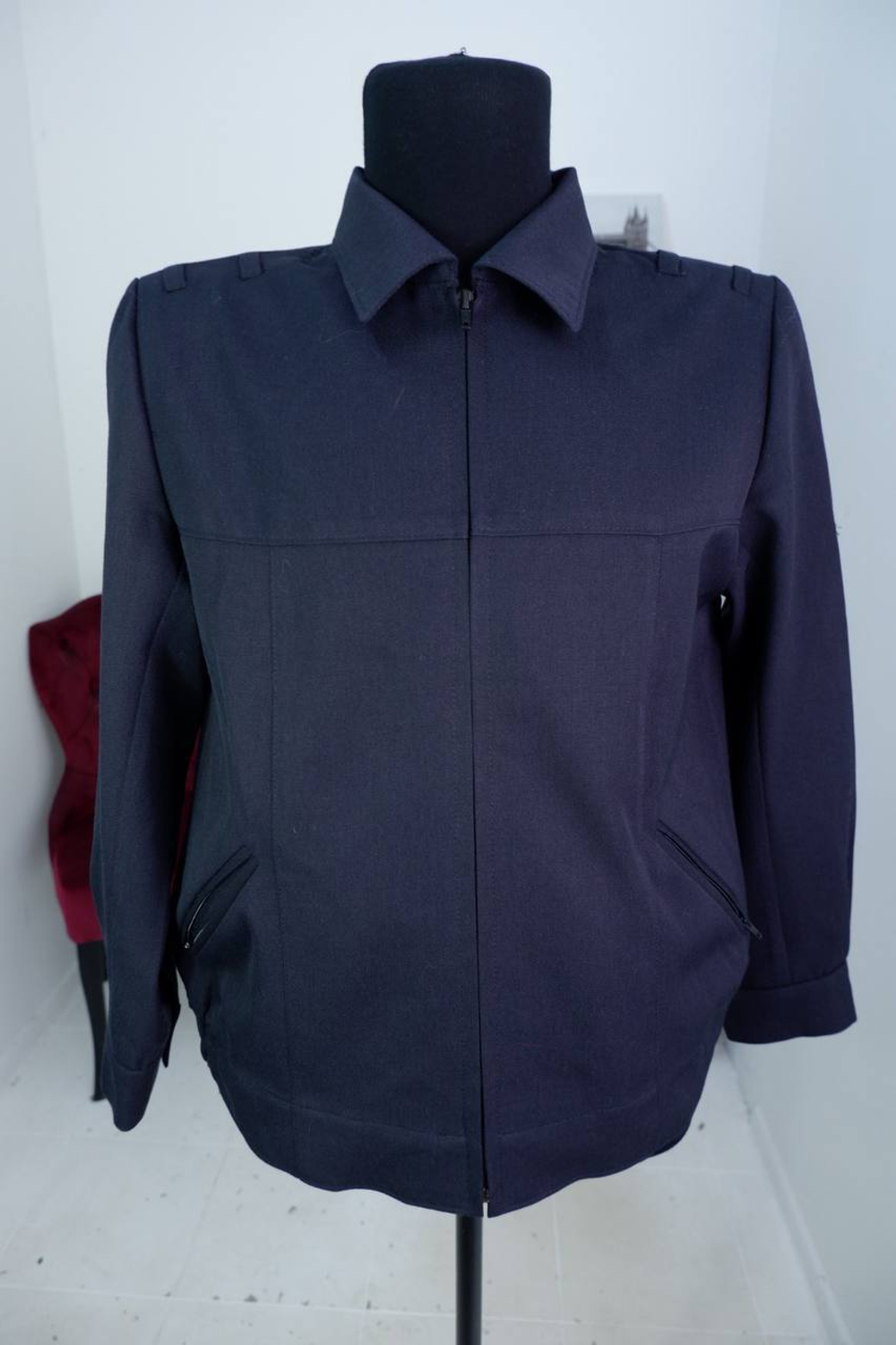 Пиджак на молнии, визуально на 48 размер