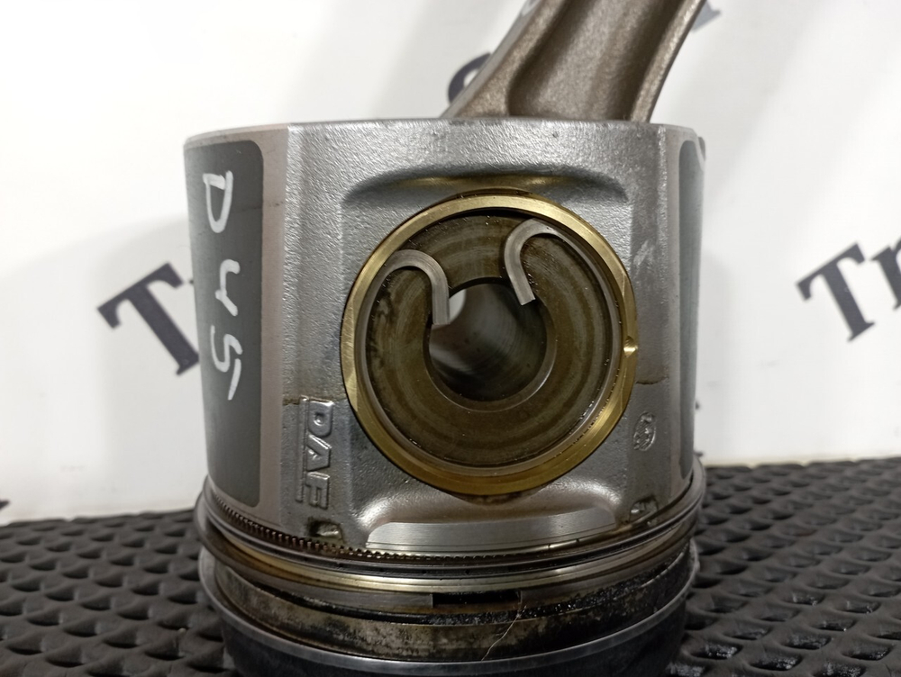 Поршень с шатуном