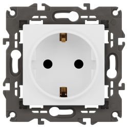 Розетка ЭРА Elegance 14-2102-01М с заземлением 2P+E Schuko со шторками 16А-250В белый матовый