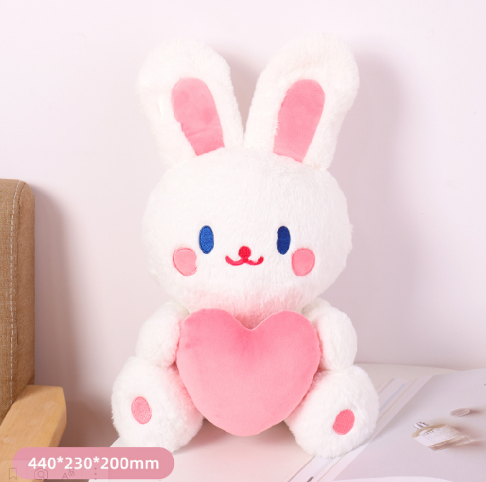 Мягкая игрушка Lucky Bunny с сердечком в руках