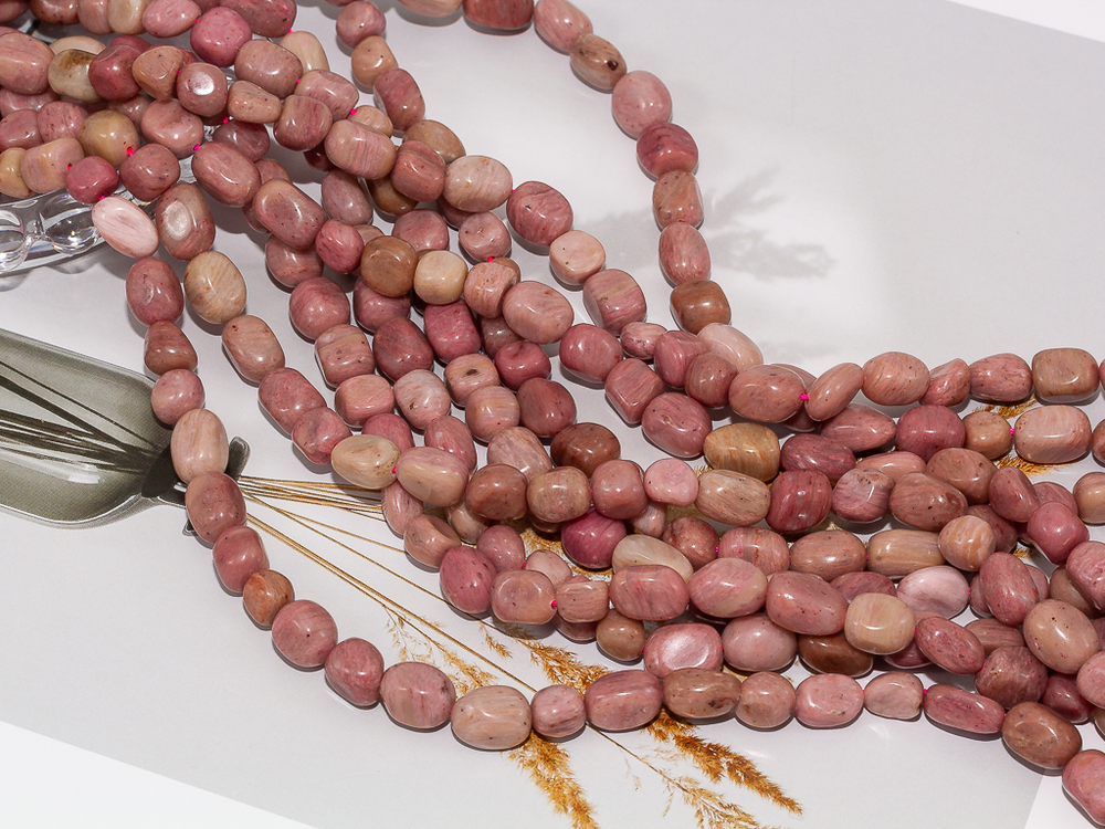 Нить бусин из родонита 7х9мм (галтовка)