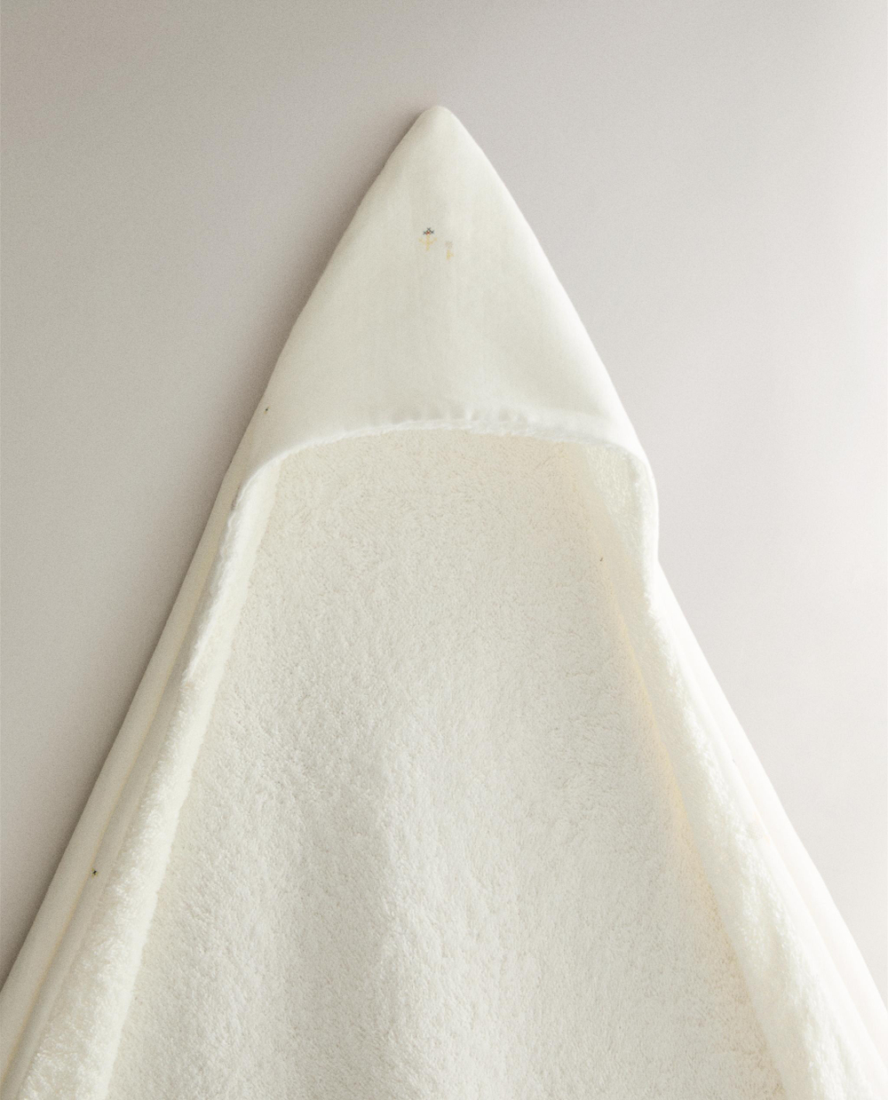 Zara Home Детское полотенце с капюшоном из хлопка, экрю, 80x80 см · 5673/423