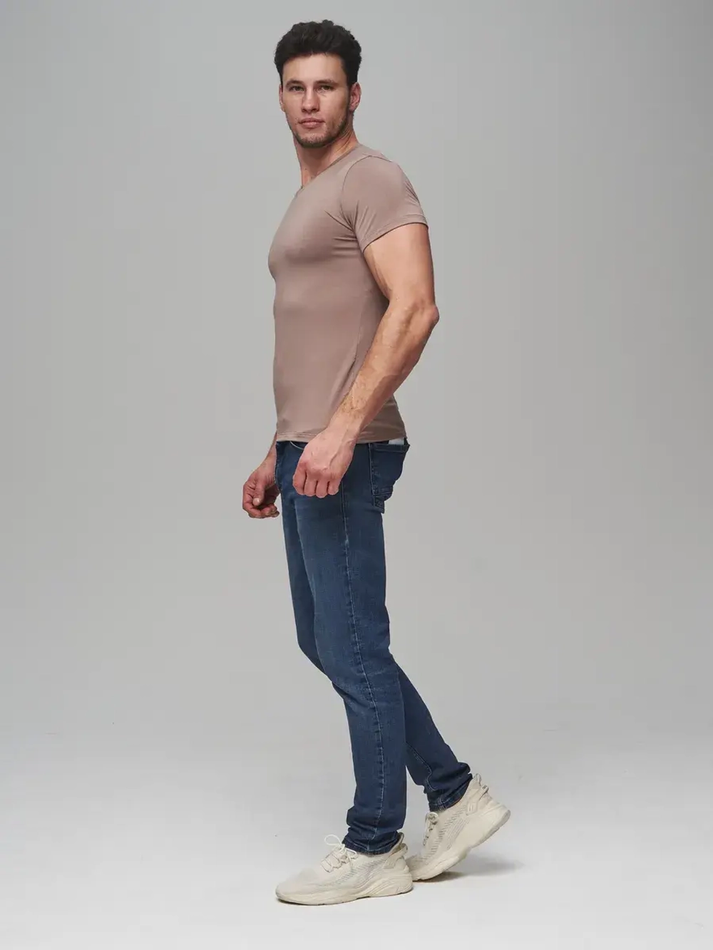 Футболка V-вырез однотонная облегающая