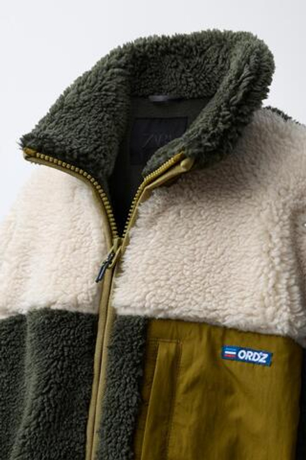 ZARA КУРТКА ИЗ ИСКУССТВЕННОЙ ОВЧИНЫ В СТИЛЕ КОЛОР-БЛОК, ХАКИ