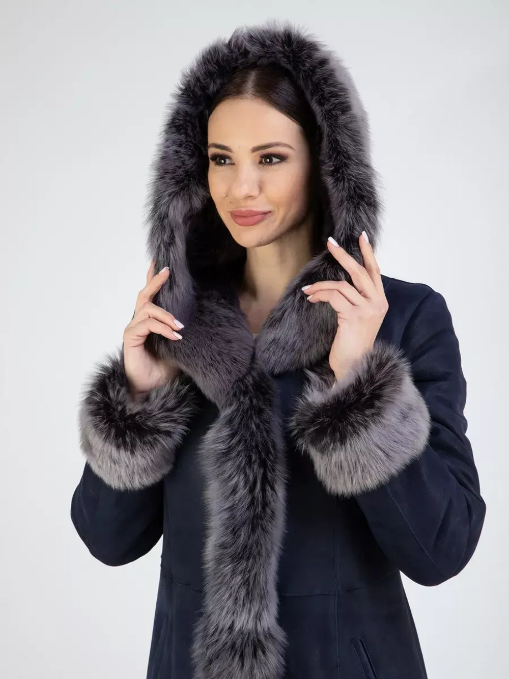 Дубленка зимняя натуральная с капюшоном длинная и теплая