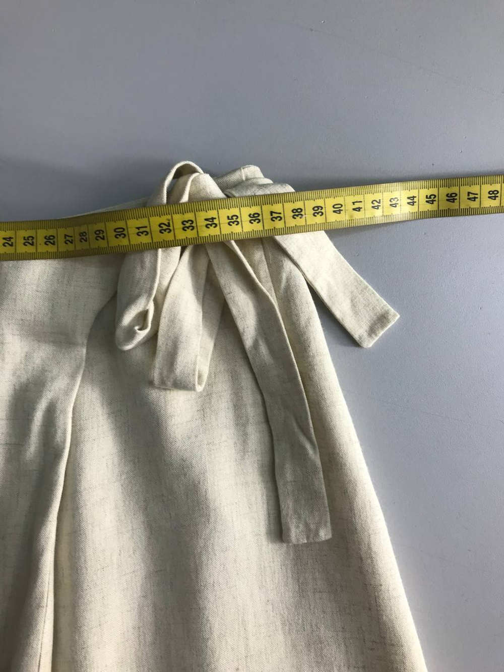 Юбка на запах светлая, визуально 44 размер