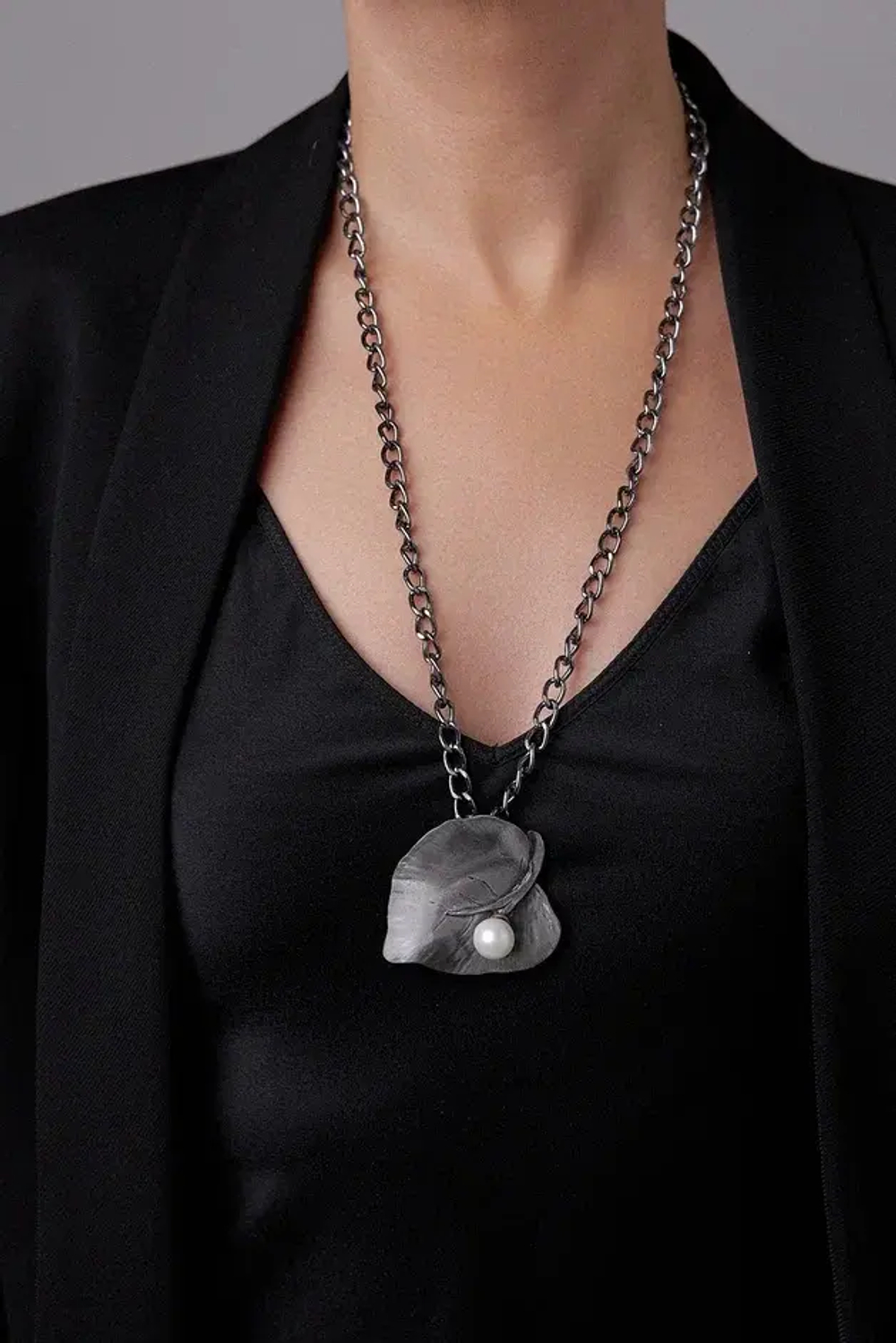 HMG 1311 Брошь-кулон лист с белым жемчугом арт.1115