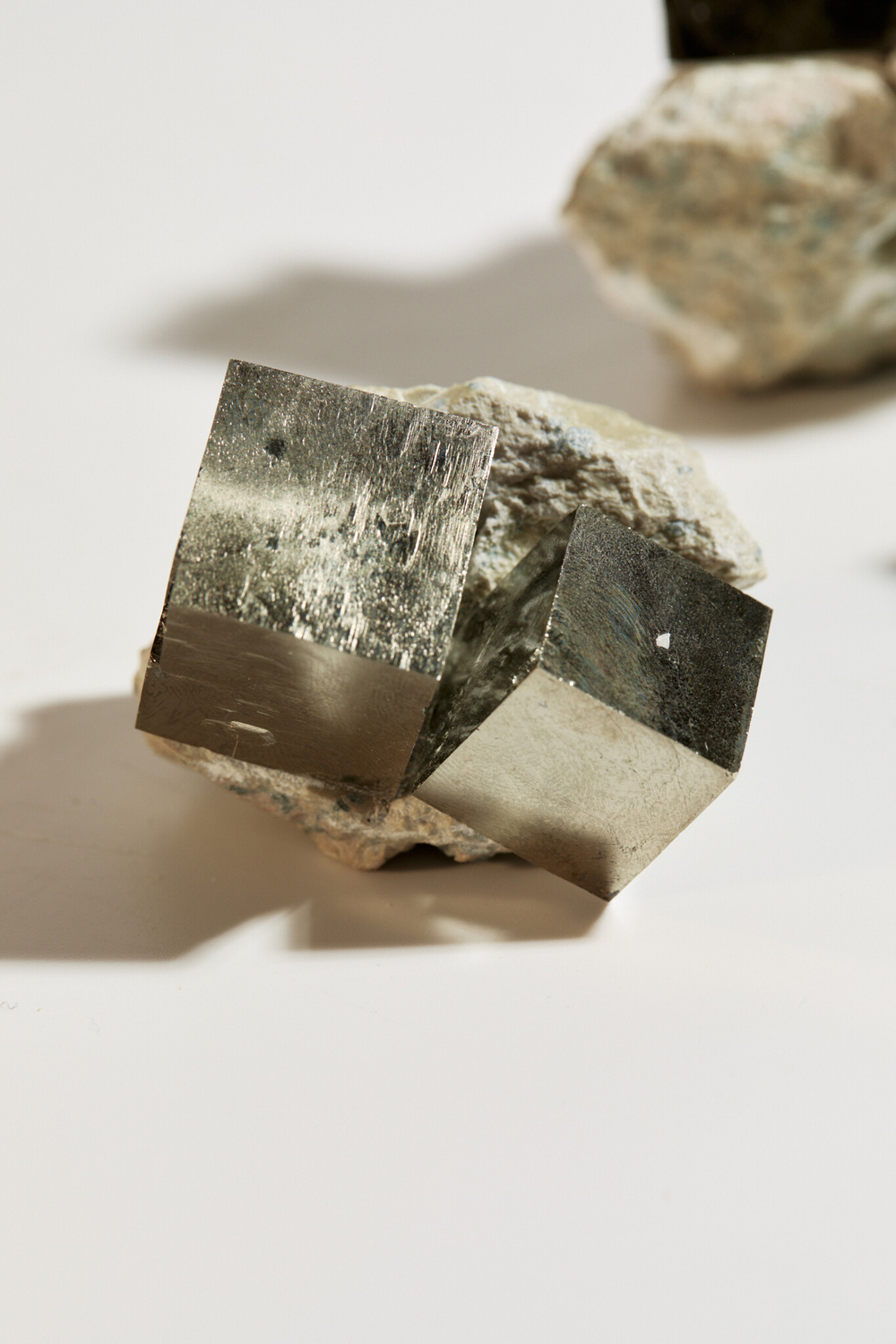 Пирит на породе L