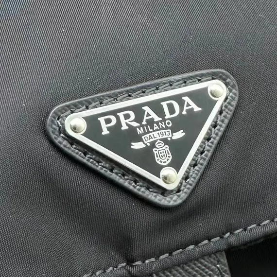 Маленький рюкзак Prada из Re-nylon