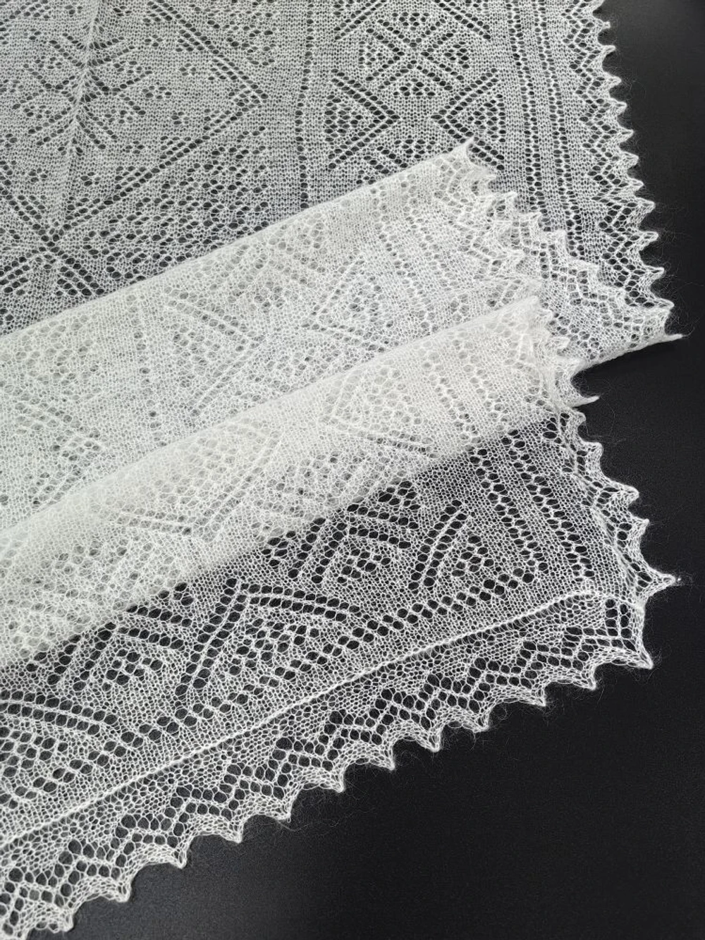 Оренбургский пуховый палантин А16070-02 экрю