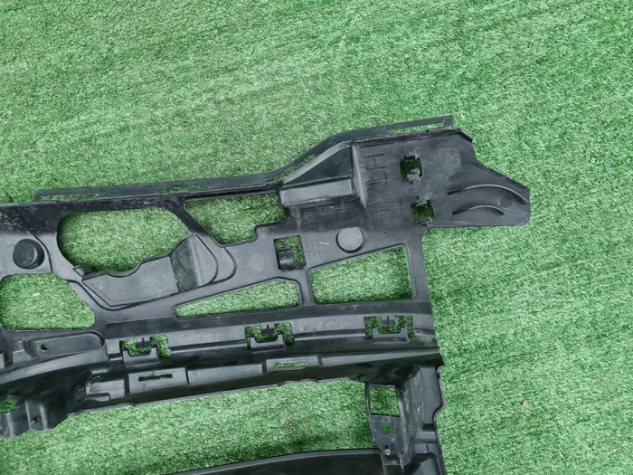 Кронштейн переднего бампера BMW 5er G30 (17-20)