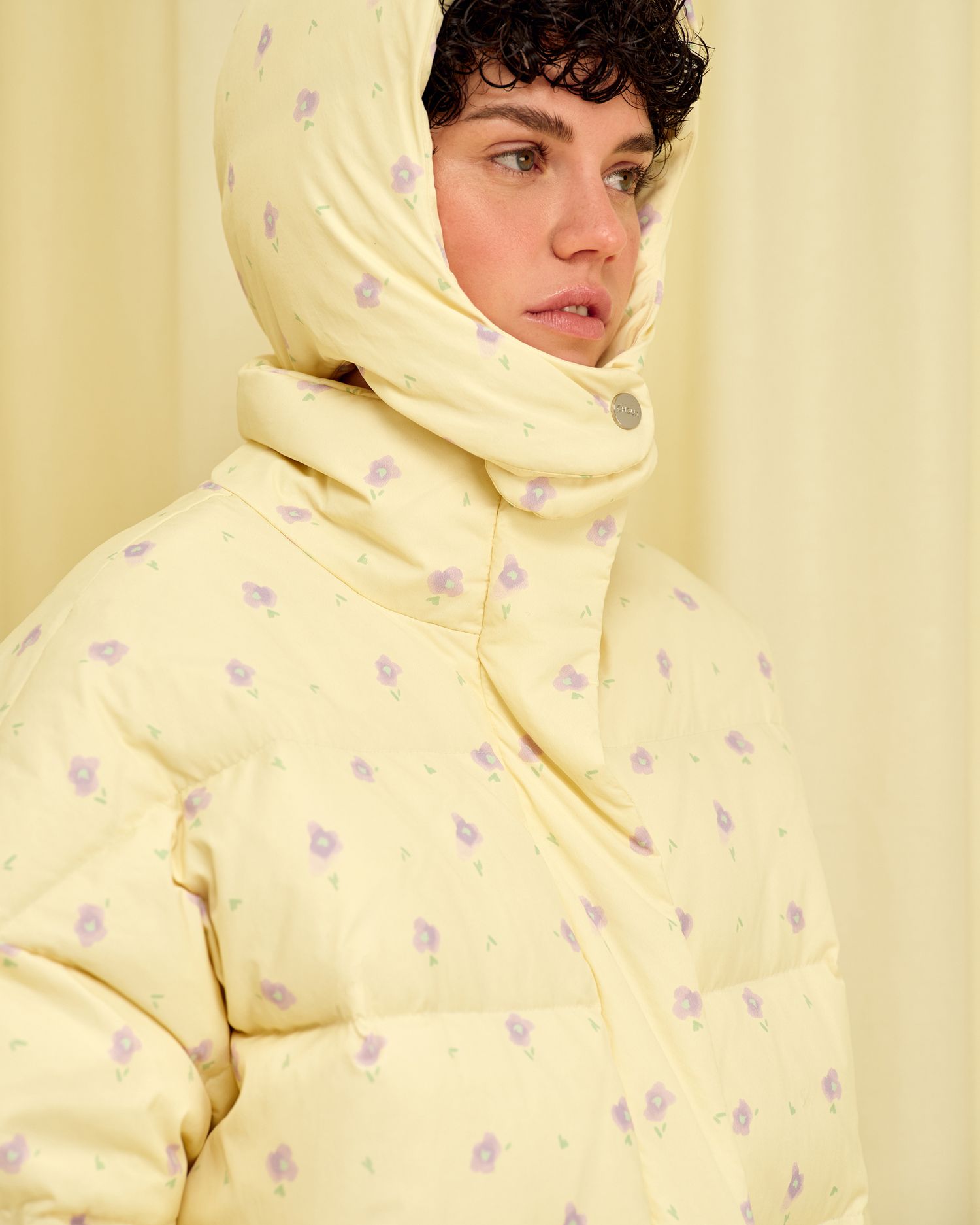 Пуховик с принтом цветочки (((Прямиком из детства))), лаванда