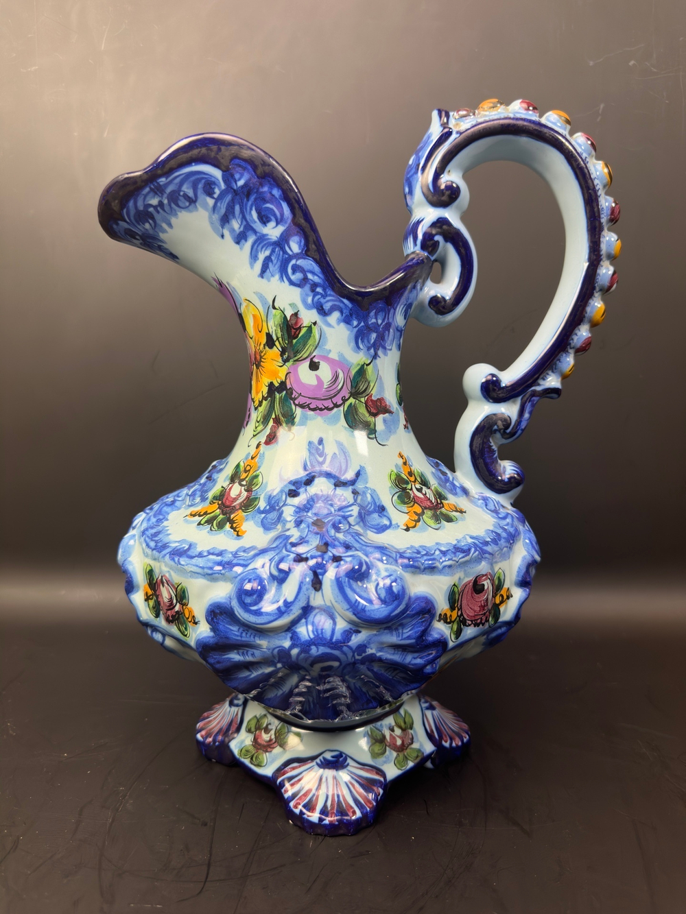 Кувшин с цветочным рисунком