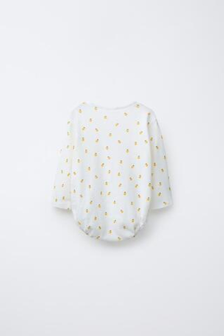 ZARA БОДИ ИЗ РЕЛЬЕФНОЙ ТКАНИ С ПРИНТОМ «ЛИМОНЫ», СВЕТЛЫЙ ЭКРЮ