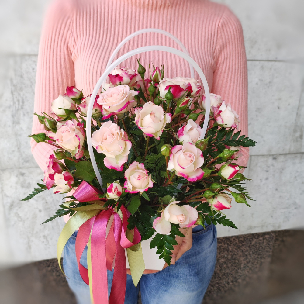 Сумочка с кустовыми розами сорта "Reflex"