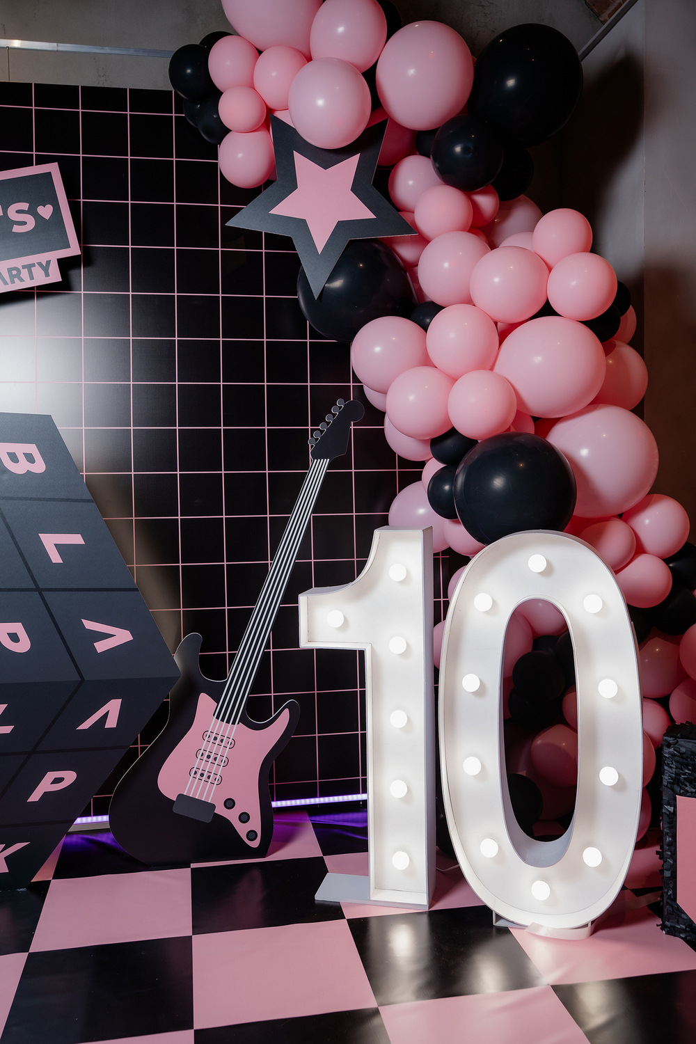 Black Pink Party